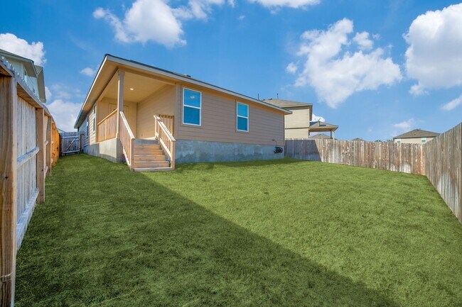 Building Photo - 3 Bedroom and 2 Bathroom home located in Redbird Ranch subdivision