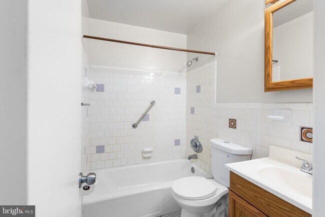 Building Photo - 623 Bywater Rd