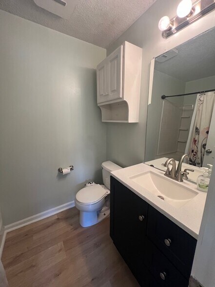 Building Photo - 4700 Pennoak Ln