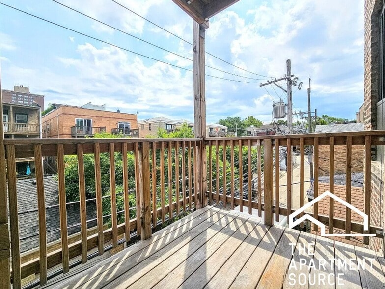 Building Photo - 3933 N Janssen Ave