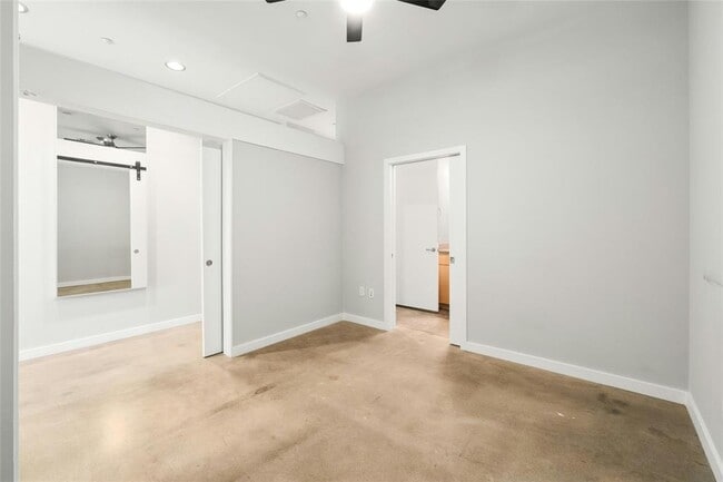 Building Photo - 507 Sabine St
