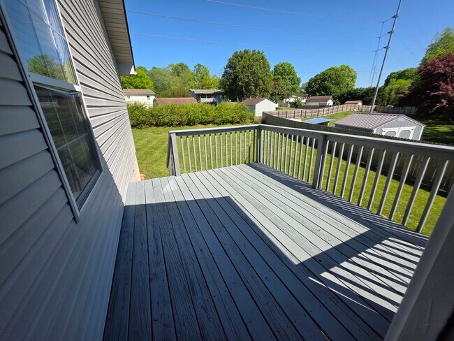 Building Photo - 1012 Willow Creek Cir