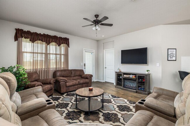Building Photo - 708 Quarton Dr