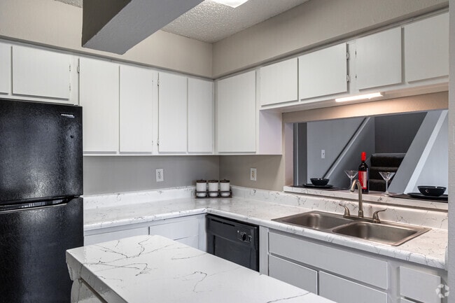 2BR, 2BA - 1,160SF - KITCHEN - Greentree