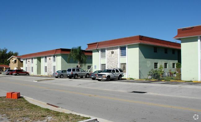 Primary Photo - Villa Verde
