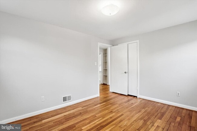 Building Photo - 6154 Beachway Dr