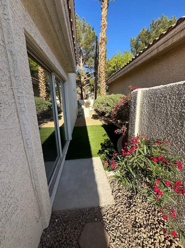 Building Photo - STUNNING DESERT SHORES MINUTES FROM THE LA...