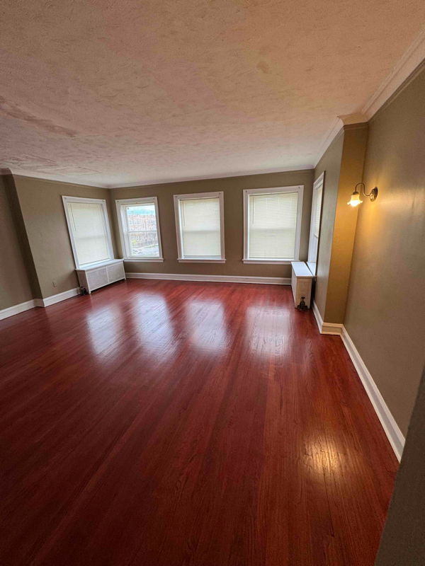 Building Photo - 8008 S Rhodes Ave