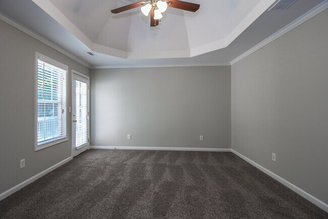 Building Photo - 35 Goldfinch Dr