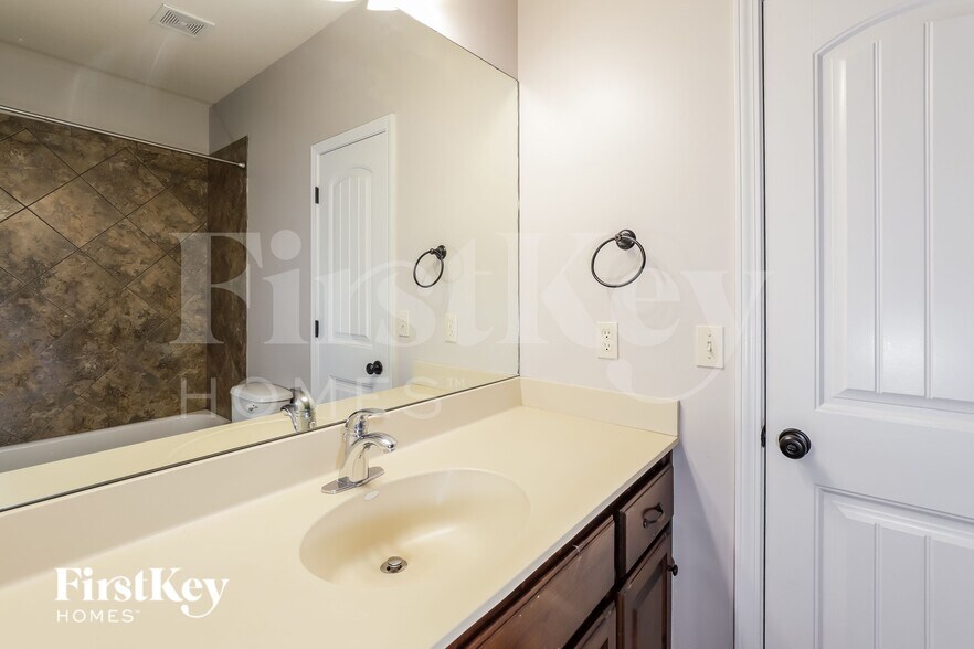 Building Photo - 10115 NE 103rd St