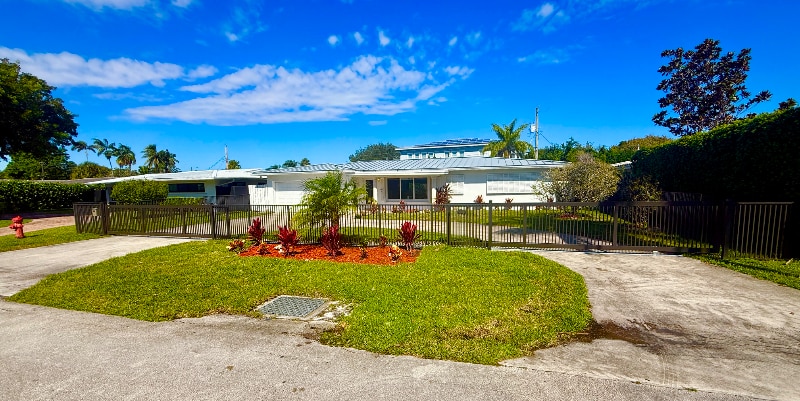 Building Photo - 2685 SE 5th St