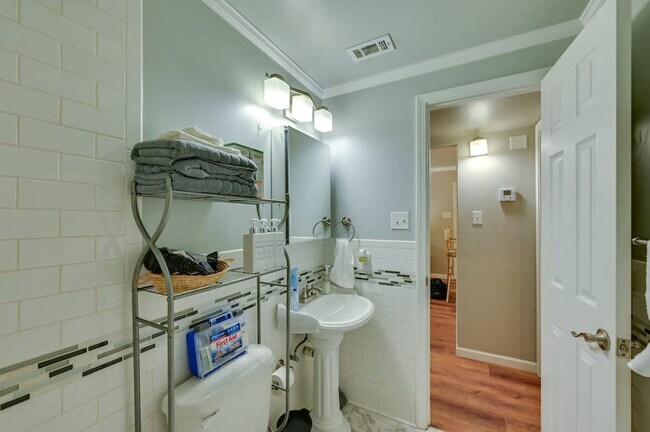 Building Photo - 220 Mitchell St