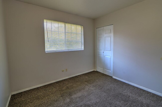 Building Photo - 1273 N 550 W