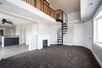 Building Photo - Beautiful 3 Bedroom + Den 2 Full Bath Uppe...