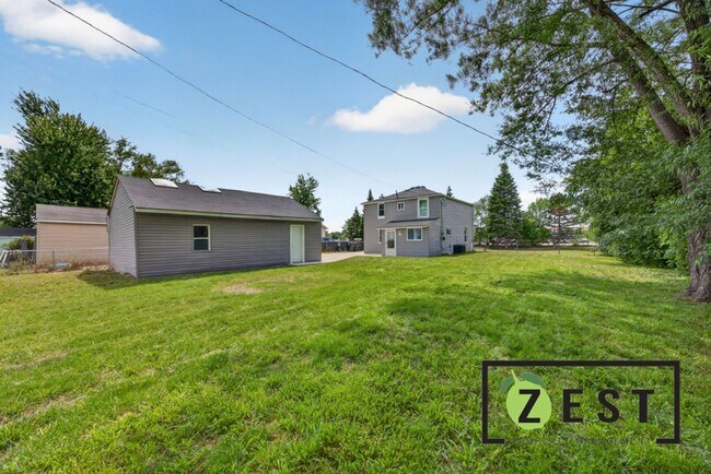 Building Photo - Beautiful Updated 4 Bed 1.5Bath Colonial **Open House Sunday June 21st from 1pm to 2pm**