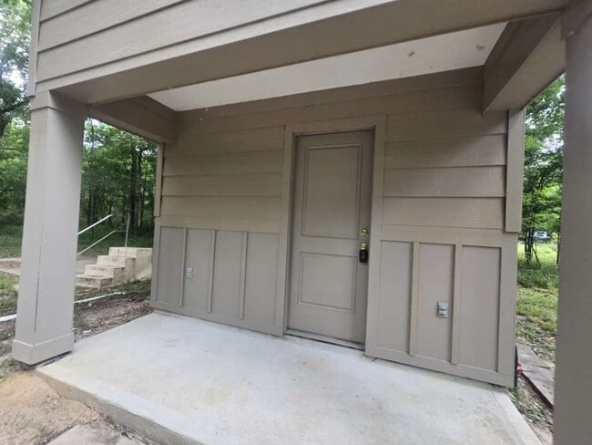 Building Photo - 667 Miller Dr