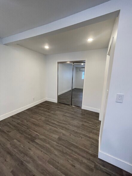 Building Photo - 210 W 57th St