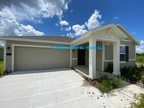 Building Photo - 3/2 Haines City Home with new floors