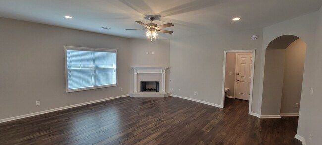 Building Photo - BEAUTIFUL HOME in the Desirable Hedgefield subdivision in Prattville.