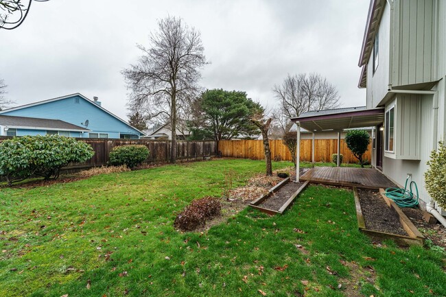 Building Photo - Charming 3 Bedroom, 2.5 Bath Single-Family...