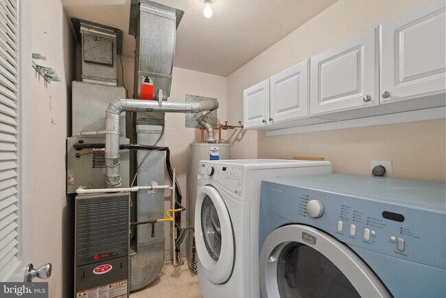 Building Photo - 4820B Aberdeen Dr