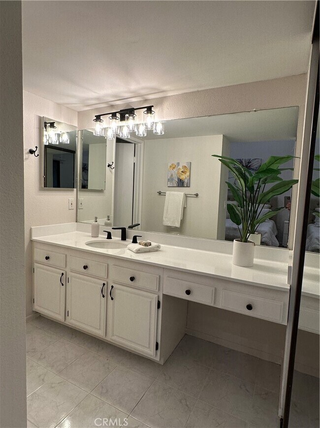 Building Photo - 21931 Burbank Blvd