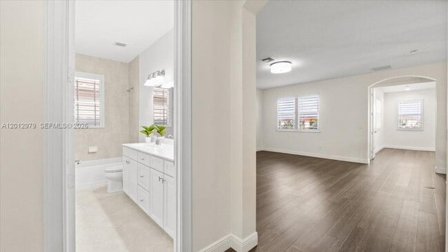 Building Photo - 8610 Lakeside Bnd