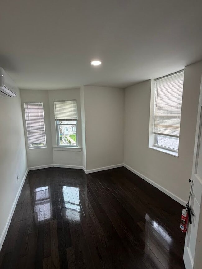 Building Photo - 648 S 17th St