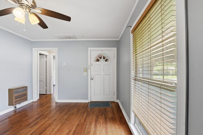 Building Photo - Great in Granbury