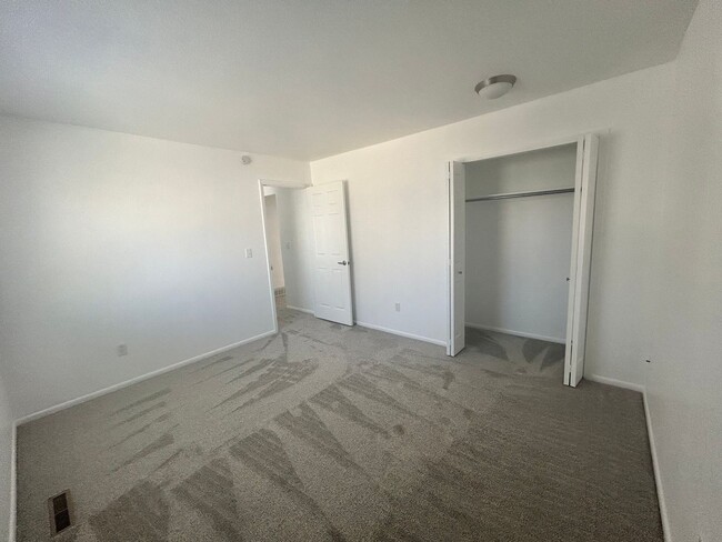 Building Photo - 2-Bedroom Condo Available in Boulder's Kin...