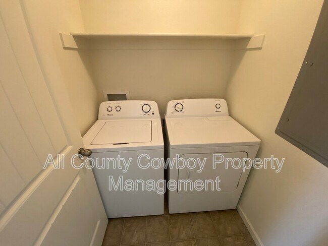 Building Photo - 4041 Little Moon Trail