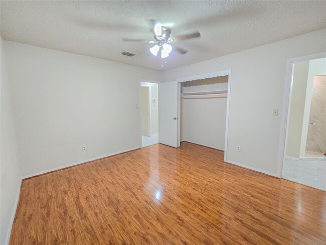 Building Photo - 13115 High Star Dr