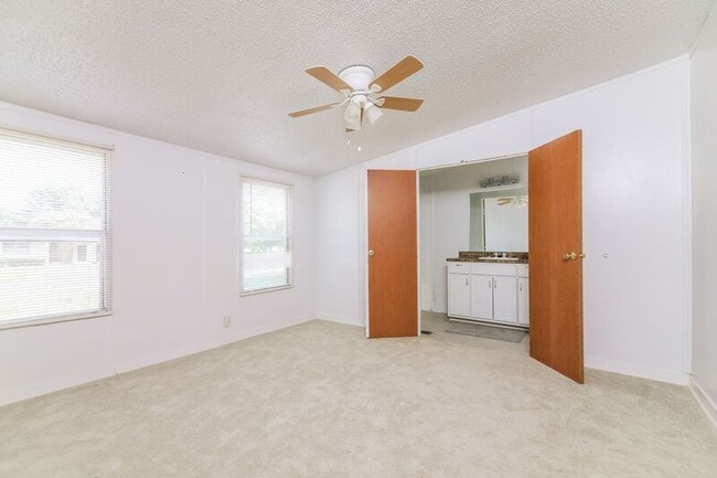 Building Photo - 2137 Coral Dr