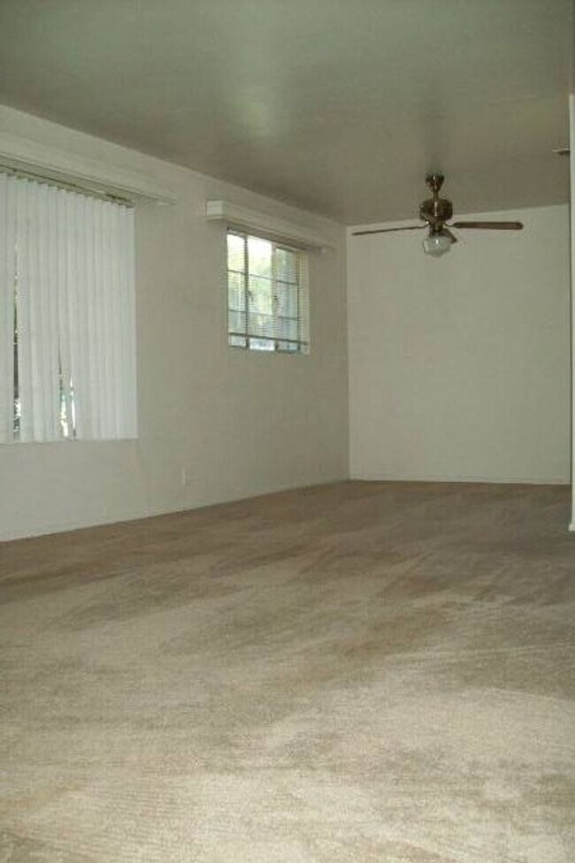 Building Photo - 3 Bedroom in Hudson Park off Cedar