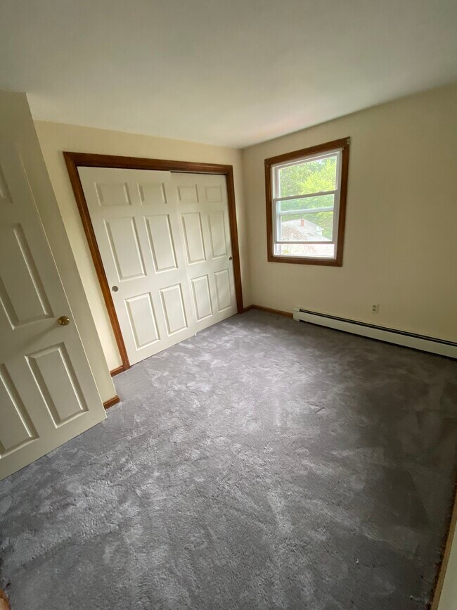 Building Photo - 14 Clare Ln