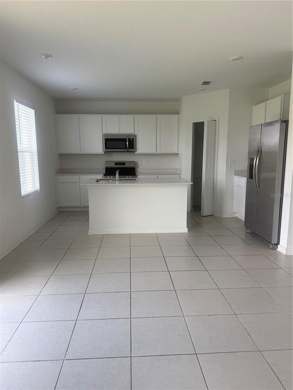 Building Photo - 2434 McKinley Dr