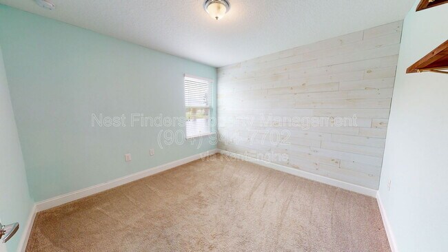 Building Photo - 201 Silver Creek Pl