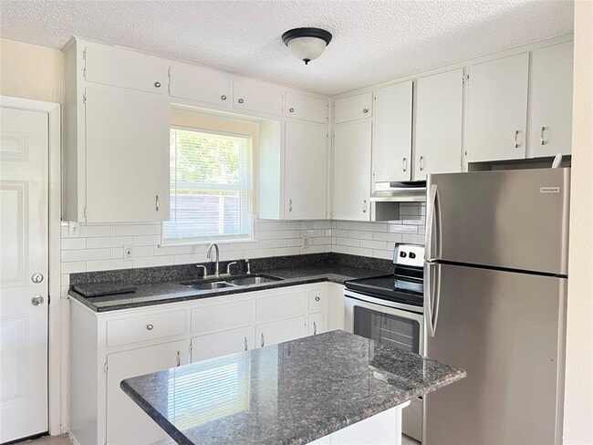 Building Photo - 3112 Govalle Ave