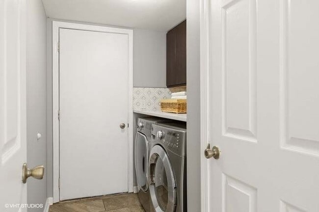 Building Photo - 1756 Bradford Ln