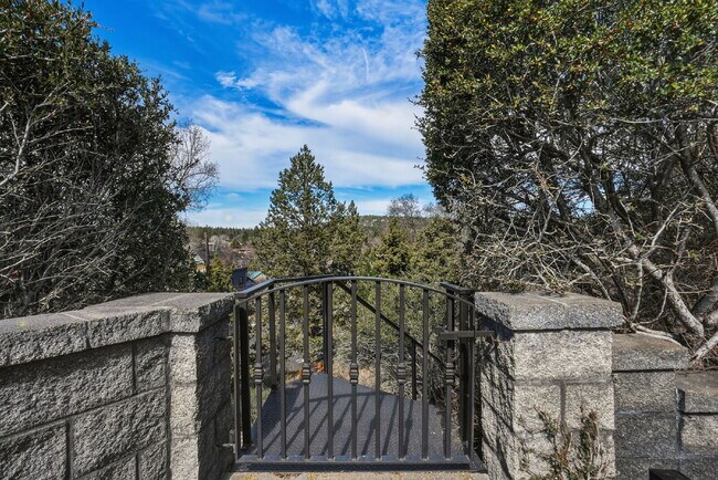 Building Photo - Beautiful 3-Bedroom Home Above Miller’s Landing with River and Mountain Vistas
