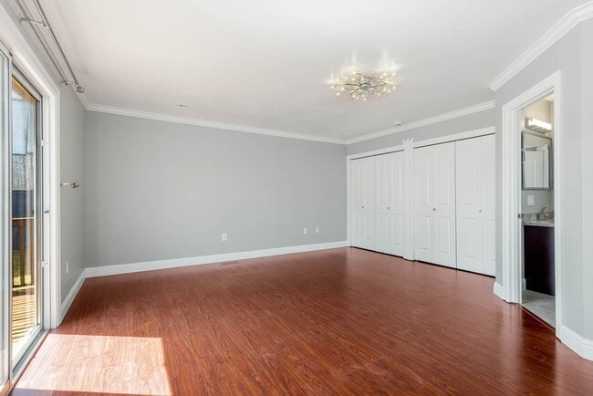 Building Photo - Charming 3 Bedroom Home on Expansive Lot – Ideal Location!