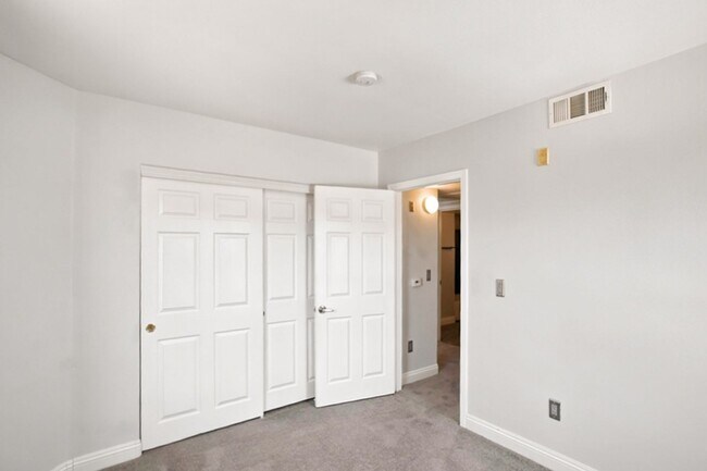 Building Photo - 3 Bed, 2 Bath -Gated- South West Las Vegas