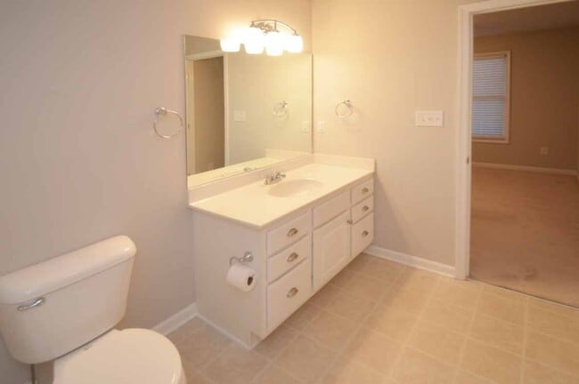 Building Photo - 226 Duncraig Dr