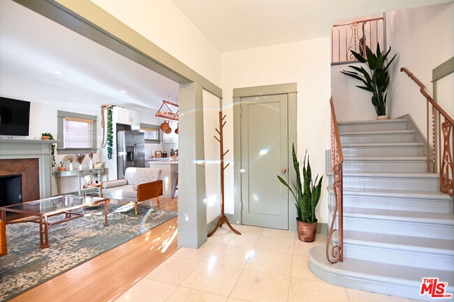 Building Photo - 1600 N Kingsley Dr