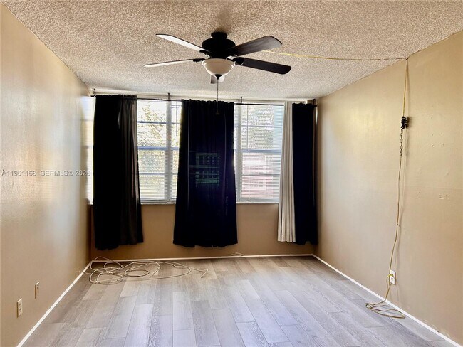 Building Photo - 2761 Taft St