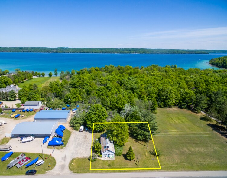 Building Photo - 2592 US-31