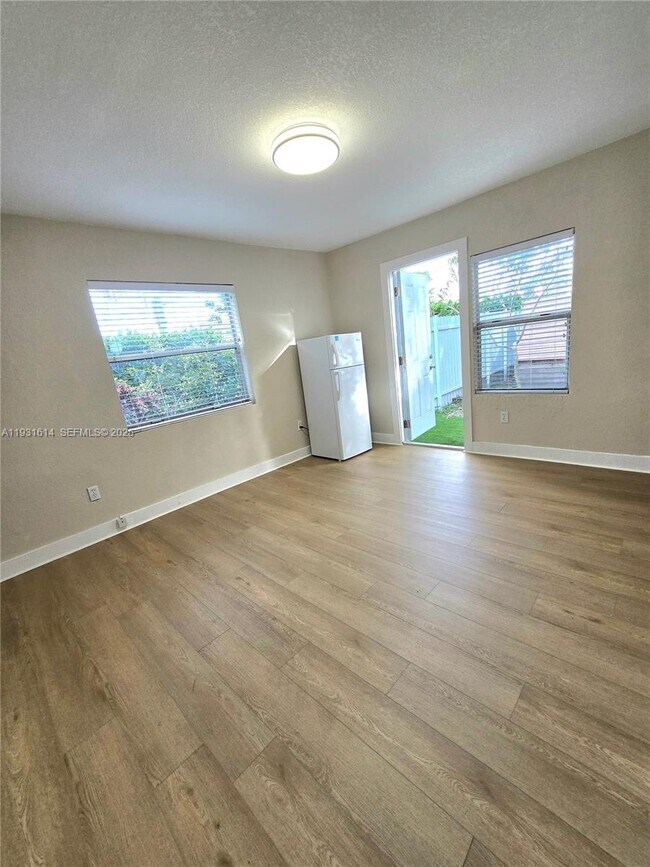 Building Photo - 13340 NE 16th Ave