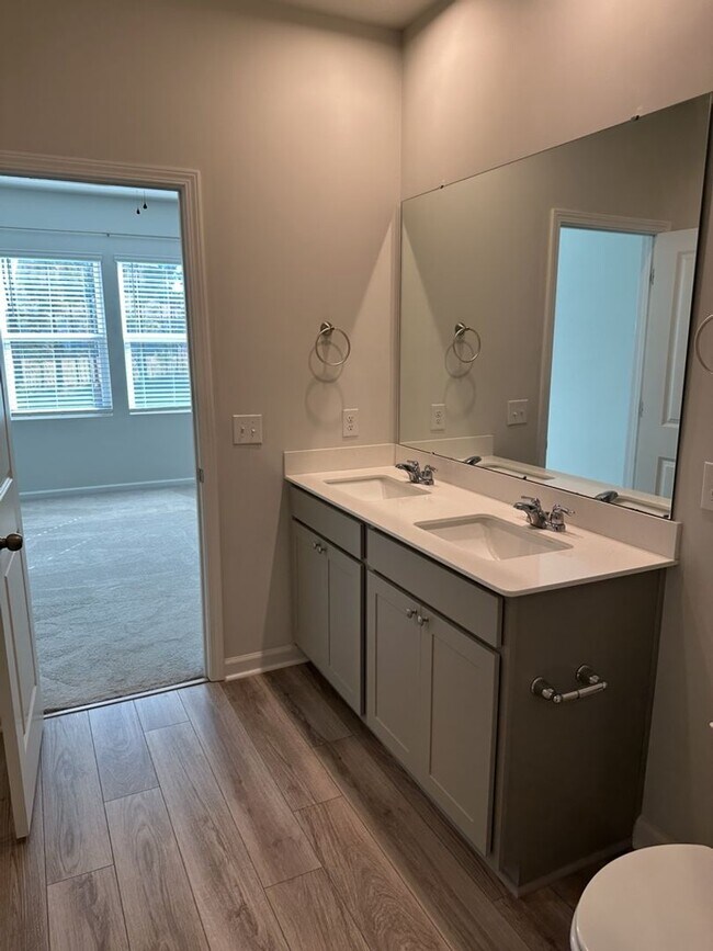 Building Photo - 964 Longleaf Dr