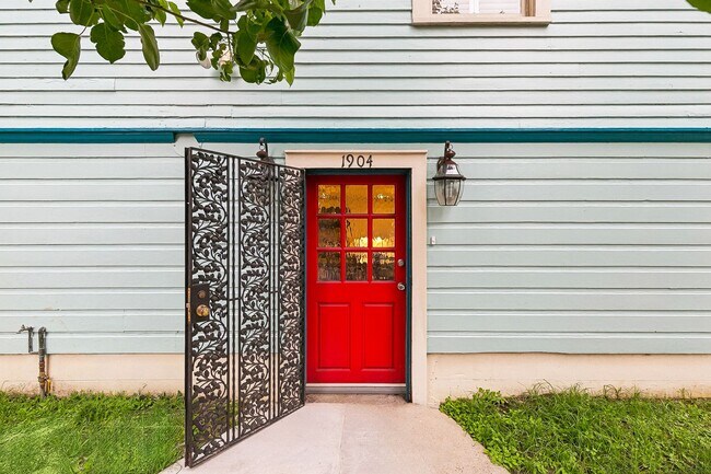 Building Photo - 3BD/3BA Unit on Corner Lot in Treme