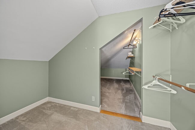 Building Photo - 709 Orchard Ln